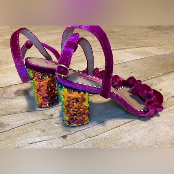Betsey Johnson Iliana Size 7.5 Magenta Heels - Picture 4 of 9